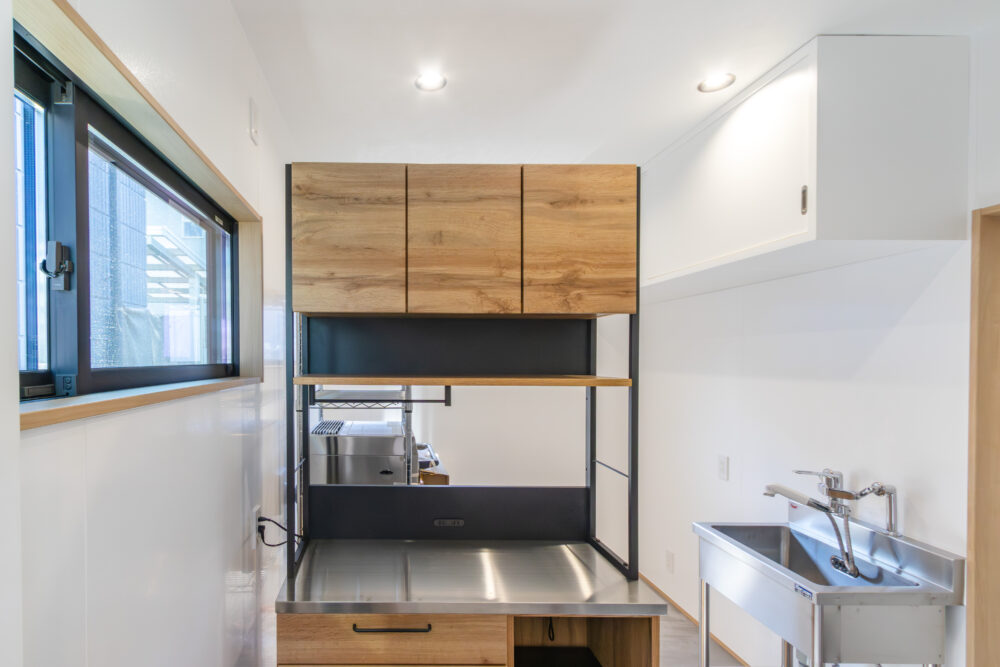 トレーラーハウスのパン屋内観