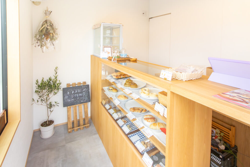 トレーラーハウスのパン屋外観